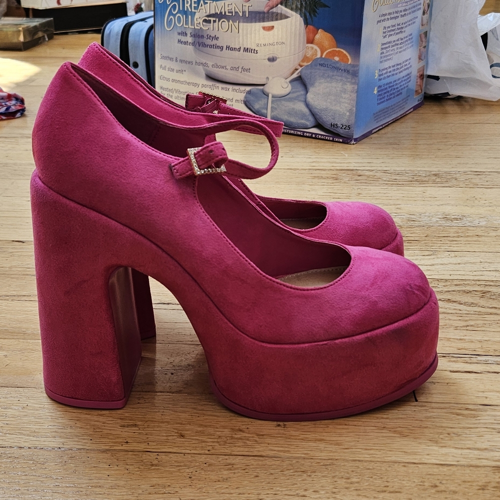 NEW Steve Madden Fuchsia Platform Mary Jane Shoes